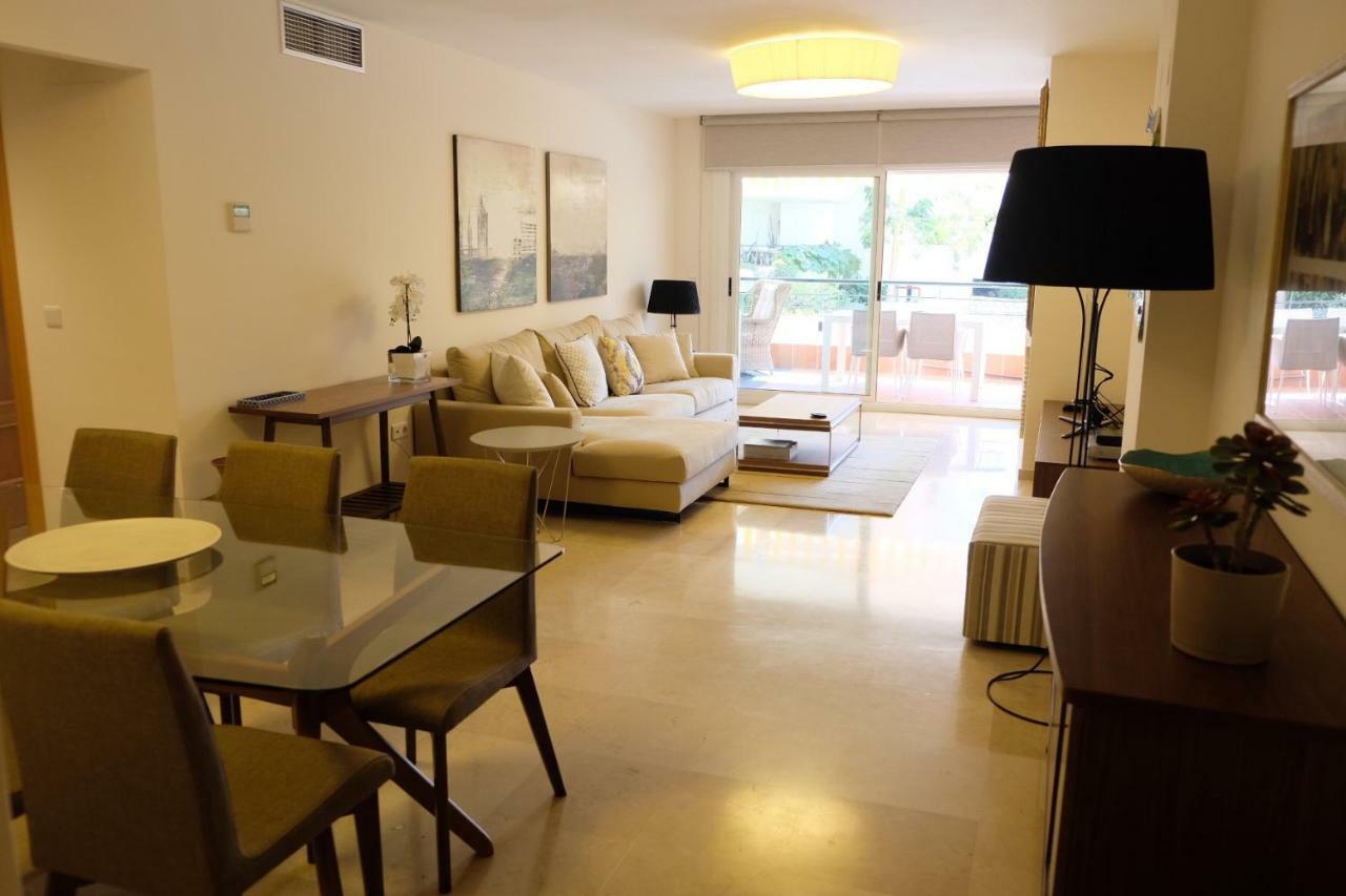 Luxury Modern With Terrace, Pool And Garage! Appartamento